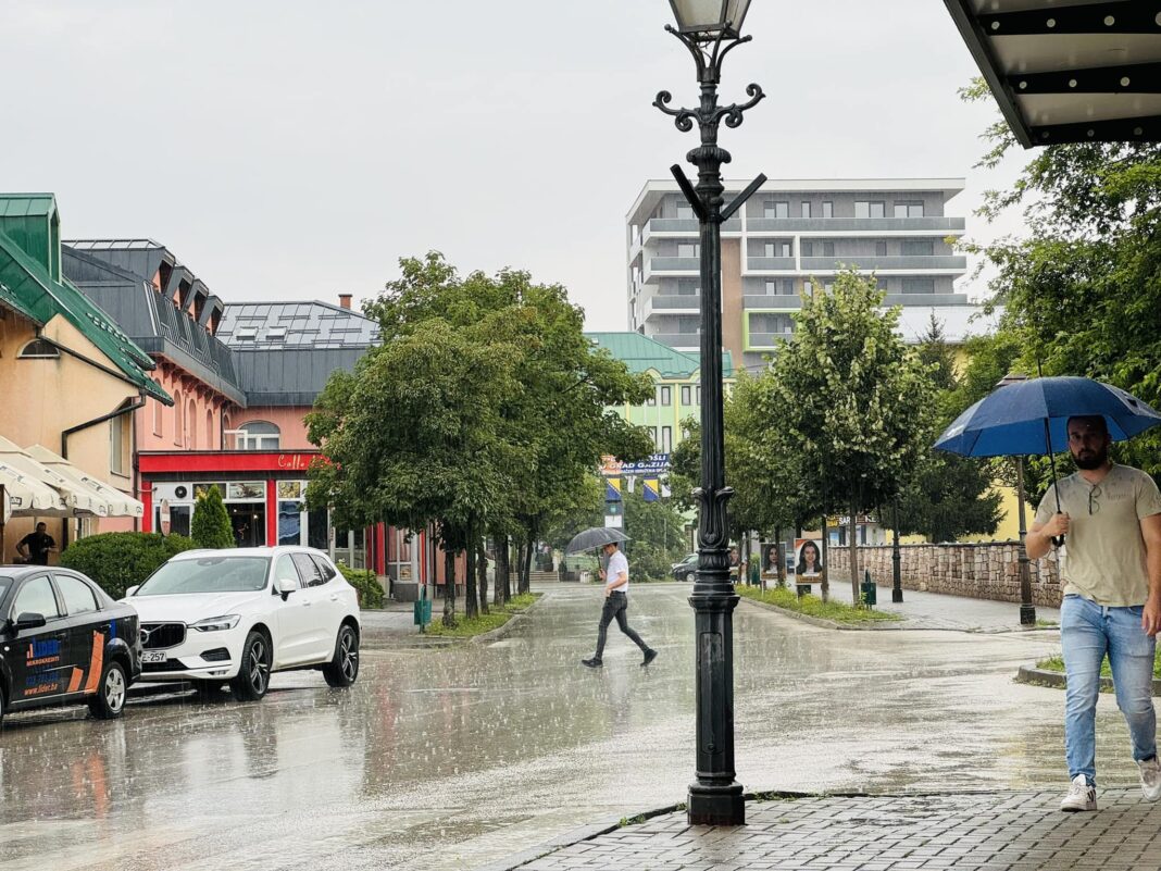 Danas u BiH nestabilno vrijeme sa kišom, pljuskovima i grmljavinom Danas u BiH nestabilno vrijeme sa kišom, pljuskovima i grmljavinom