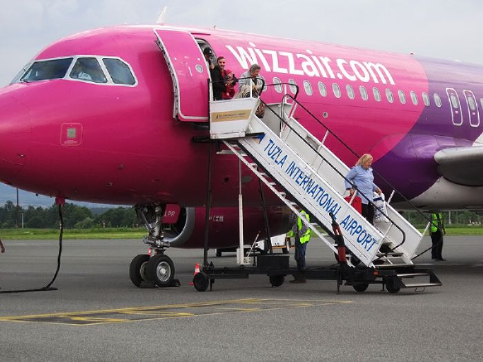 Na aerodromima u BiH u junu 326.000 putnika Na aerodromima u BiH u junu 326.000 putnika