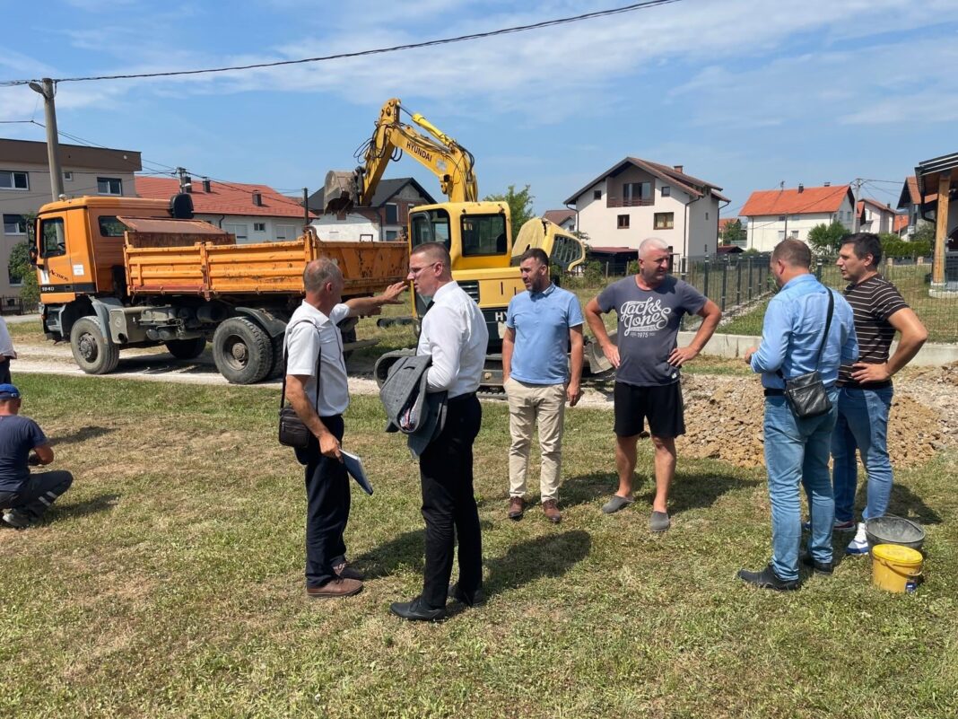 Rješava se dugogodišnji problem kanalizacije u Novom naselju: U toku sanacija priključenja na glavni kolektor Rješava se dugogodišnji problem kanalizacije u Novom naselju: U toku sanacija priključenja na glavni kolektor