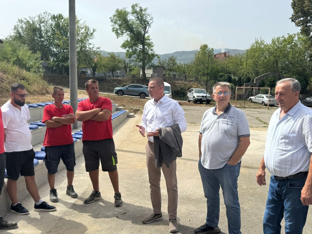 Završena izgradnja tribine na sportskom igralištu u Jelovom Brdu Završena izgradnja tribine na sportskom igralištu u Jelovom Brdu