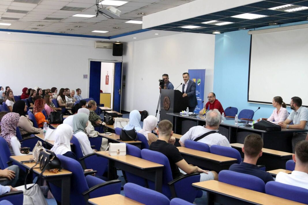 Sistemska podrška obrazovanju srednjoškolaca i studenata povratnika Sistemska podrška obrazovanju srednjoškolaca i studenata povratnika