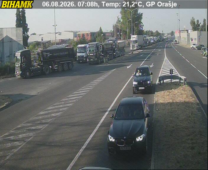 BIHAMK: Duge kolone vozila na izlazu iz BiH na graničnim prelazima Velika Kladuša, Gradina i Orašje BIHAMK: Duge kolone vozila na izlazu iz BiH na graničnim prelazima Velika Kladuša, Gradina i Orašje