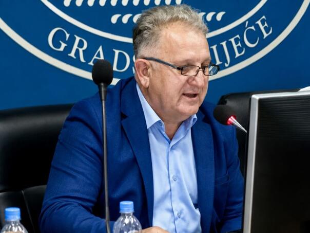 Kupovina lažnih diploma i trgovina uticajem: Jusić negirao krivicu Kupovina lažnih diploma i trgovina uticajem: Jusić negirao krivicu