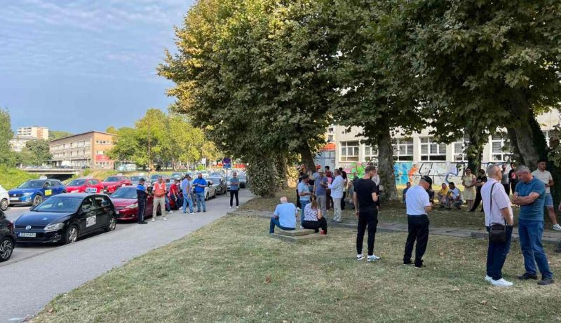 Autoškole na ulicama Tuzle, ministar uzvraća: Naplaćuju 1.500 KM, a prikazuju 670 KM Autoškole na ulicama Tuzle, ministar uzvraća: Naplaćuju 1.500 KM, a prikazuju 670 KM