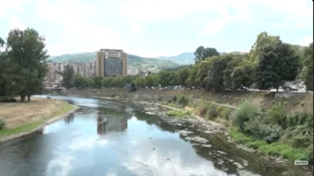 Rijeke u BiH na kritično niskim vodostajima, stručnjaci upozoravaju na posljedice suše Rijeke u BiH na kritično niskim vodostajima, stručnjaci upozoravaju na posljedice suše