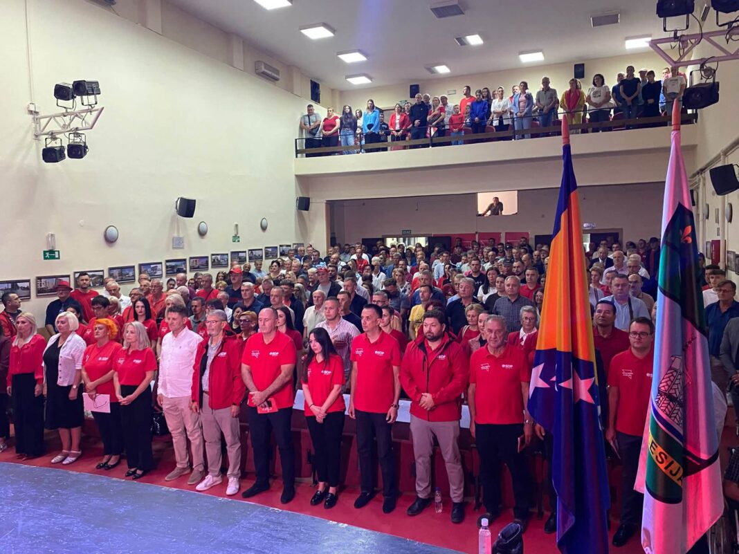 SDP održao predizborni skup u Kalesiji: BKC bio ispunjen do posljednjeg mjesta SDP održao predizborni skup u Kalesiji: BKC bio ispunjen do posljednjeg mjesta