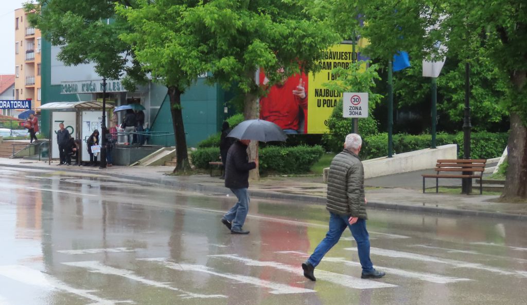 U BiH danas pretežno oblačno vrijeme, prijepodne kiša, na vrhovima planina snijeg U BiH danas pretežno oblačno vrijeme, prijepodne kiša, na vrhovima planina snijeg