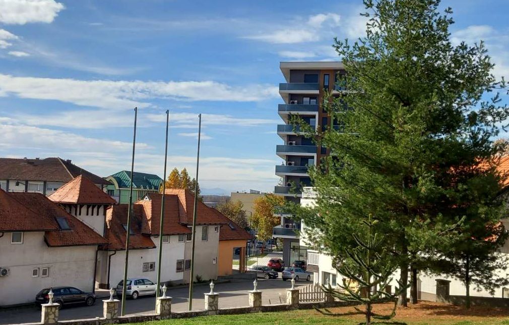 Danas pretežno sunčano, najviša dnevna temperatura zraka između 28 i 33, na jugu do 38 stepeni Danas pretežno sunčano, najviša dnevna temperatura zraka između 28 i 33, na jugu do 38 stepeni