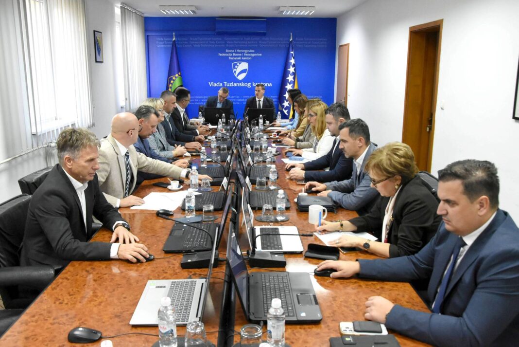 Vlada TK: Za sigurnije vodosnabdijevanje građana TK 18,5 miliona KM Vlada TK: Za sigurnije vodosnabdijevanje građana TK 18,5 miliona KM