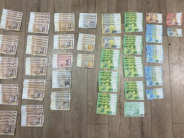 Pretres u Kalesiji: Zaplijenjeno 2,5 kilograma droge, pronađen i novac Pretres u Kalesiji: Zaplijenjeno 2,5 kilograma droge, pronađen i novac